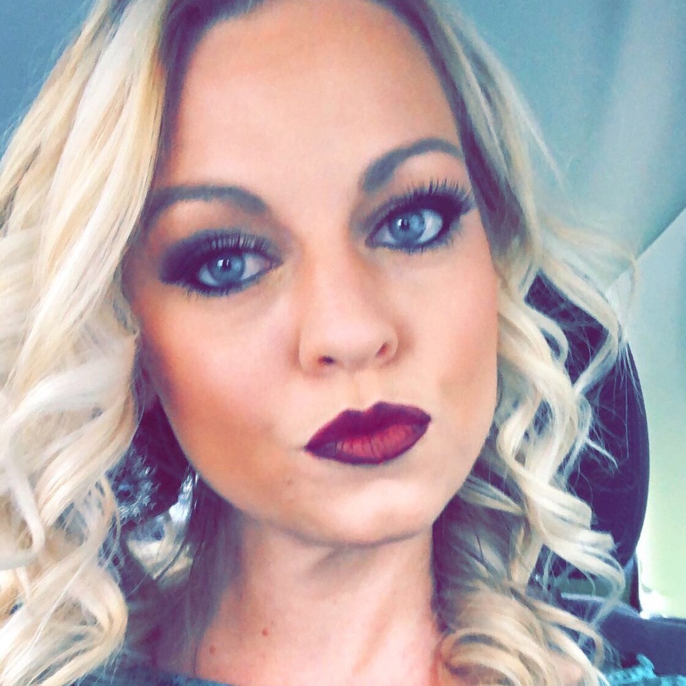 Meet your Posher, Alexis